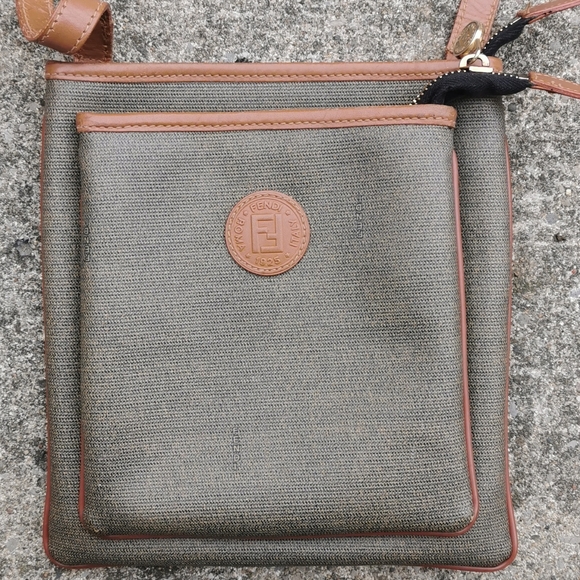 Fendi Handbags - Vintage Fendi bag/side bag/crossbody/messenger bag